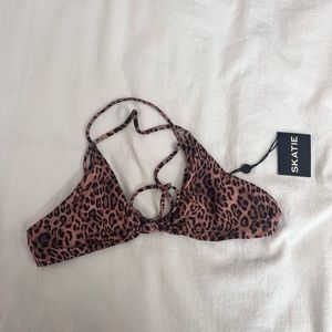 NWT Skatie Bikini Top